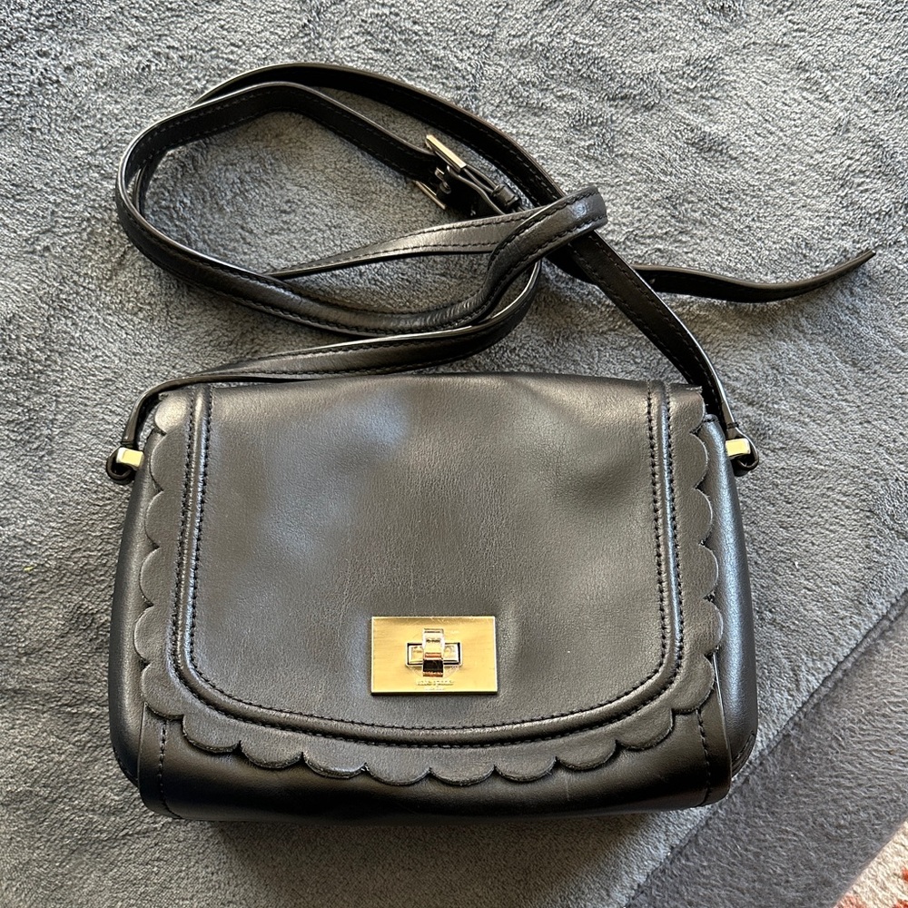 Kate Spade Scalloped Leather Turn Lock Crossbody 🖤